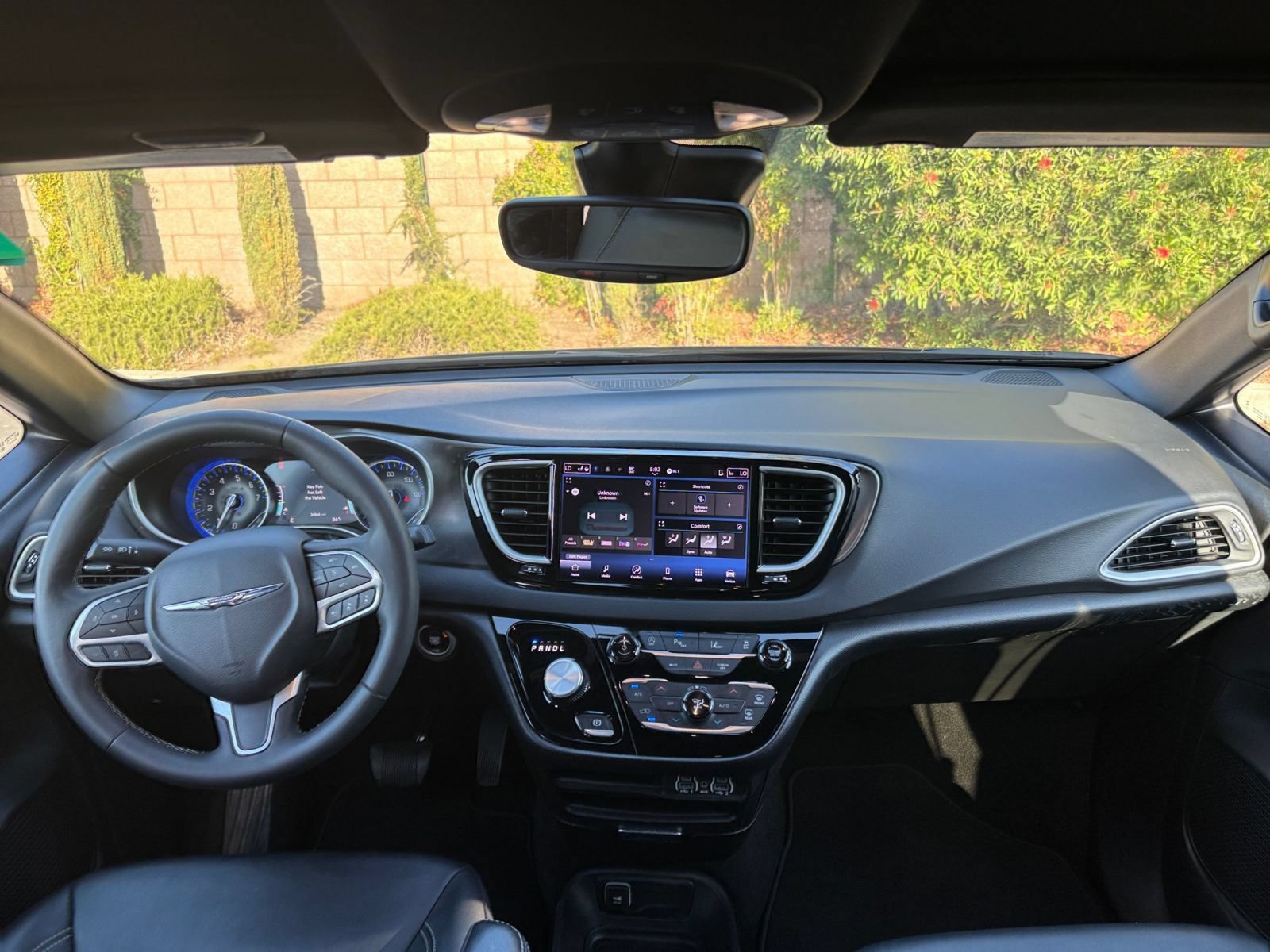 Used 2025 Chrysler Pacifica Select FWD image 35