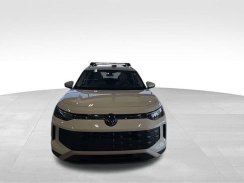 New 2025 Volkswagen Tiguan SE image 9