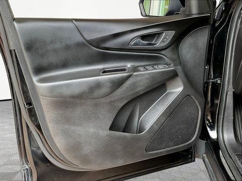 Used 2018 Chevrolet Equinox LT FWD image 19