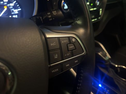 Used 2021 Toyota Highlander XLE image 19