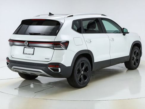 New 2025 Volkswagen Taos SEL image 9