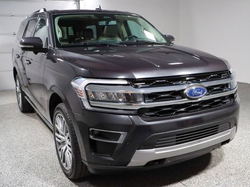 Used 2023 Ford Expedition Limited image 5