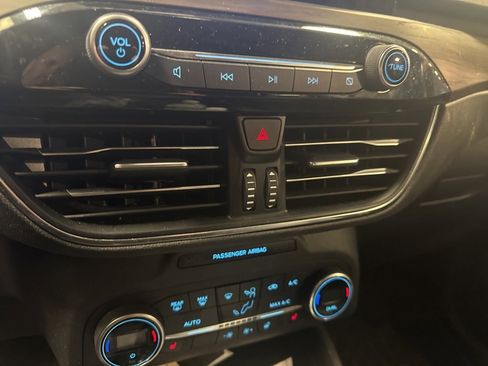 Used 2020 Ford Escape Titanium image 13