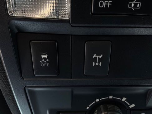 Used 2018 Toyota Tacoma TRD Off-Road AWD/4WD image 20