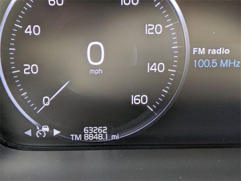 Used 2022 Volvo XC90 T6 Momentum w/ Advanced Package image 12