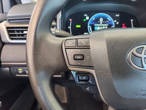 Used 2025 Toyota Camry LE image 30