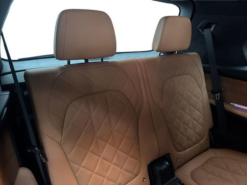 Used 2024 BMW X7 xDrive40i w/ M Sport Package AWD/4WD image 43