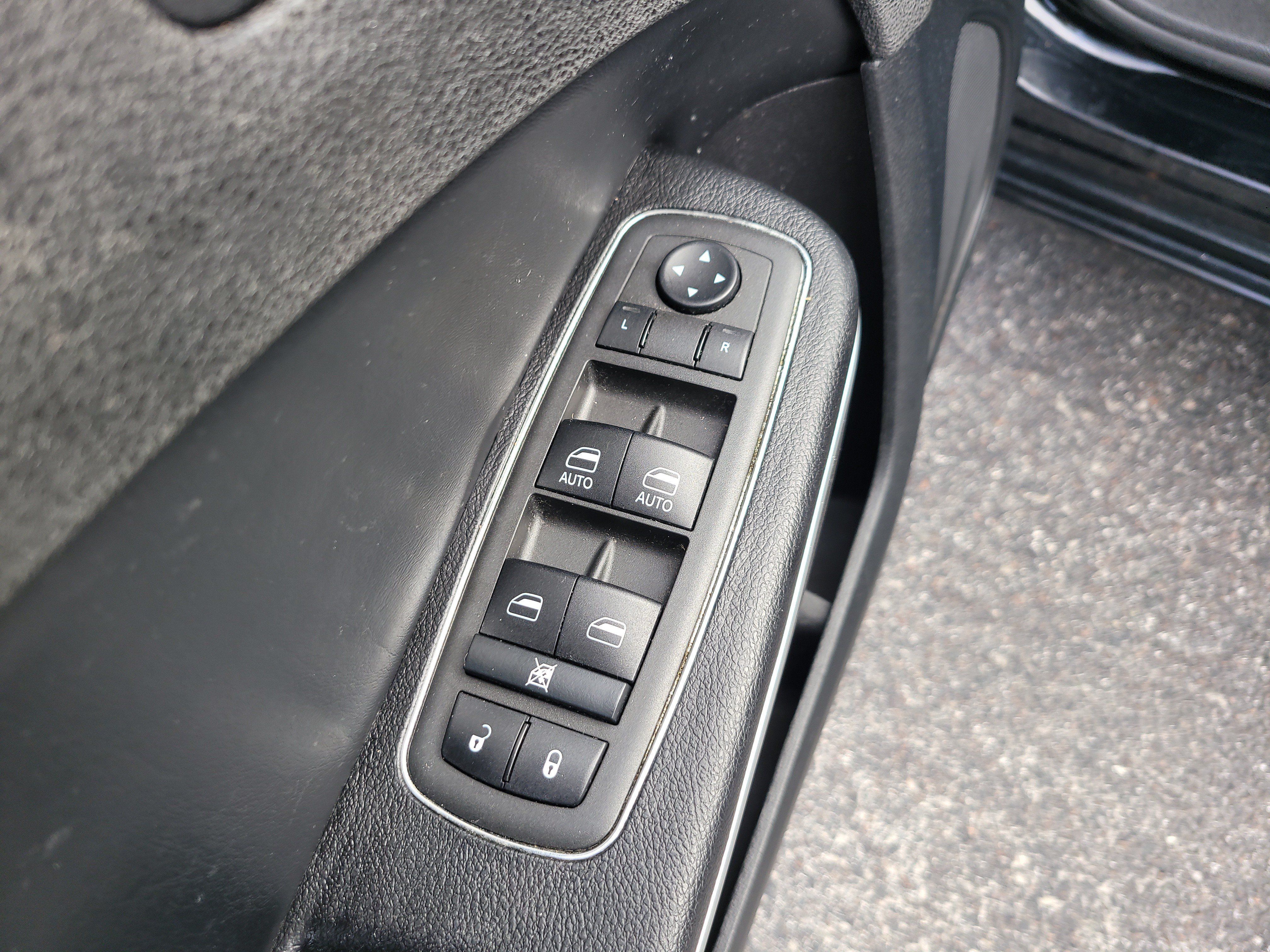 Used 2022 Dodge Charger SXT w/ Leather Interior Group RWD image 16
