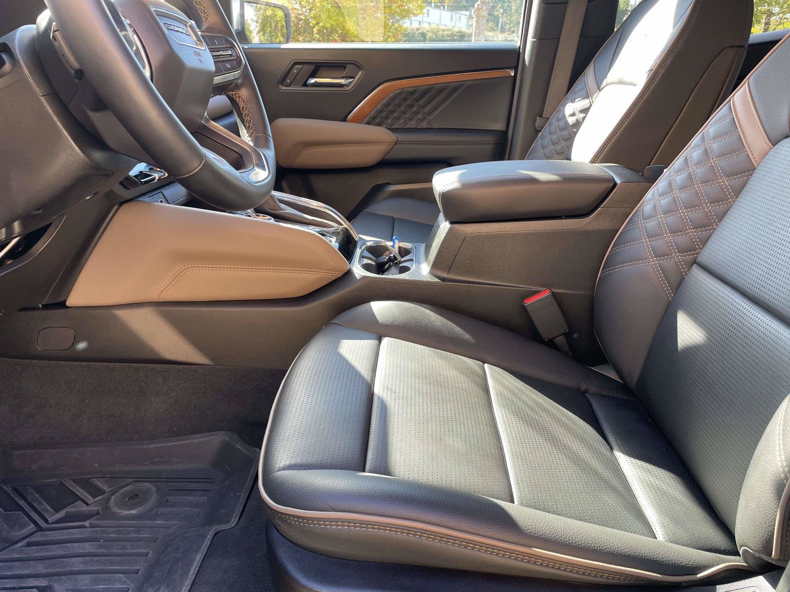Used 2023 GMC Canyon Denali AWD/4WD image 14