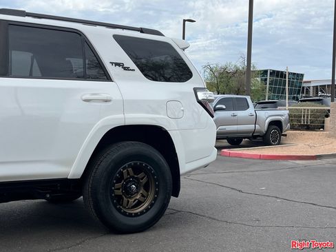 Certified 2019 Toyota 4Runner TRD Off-Road Premium AWD/4WD image 11
