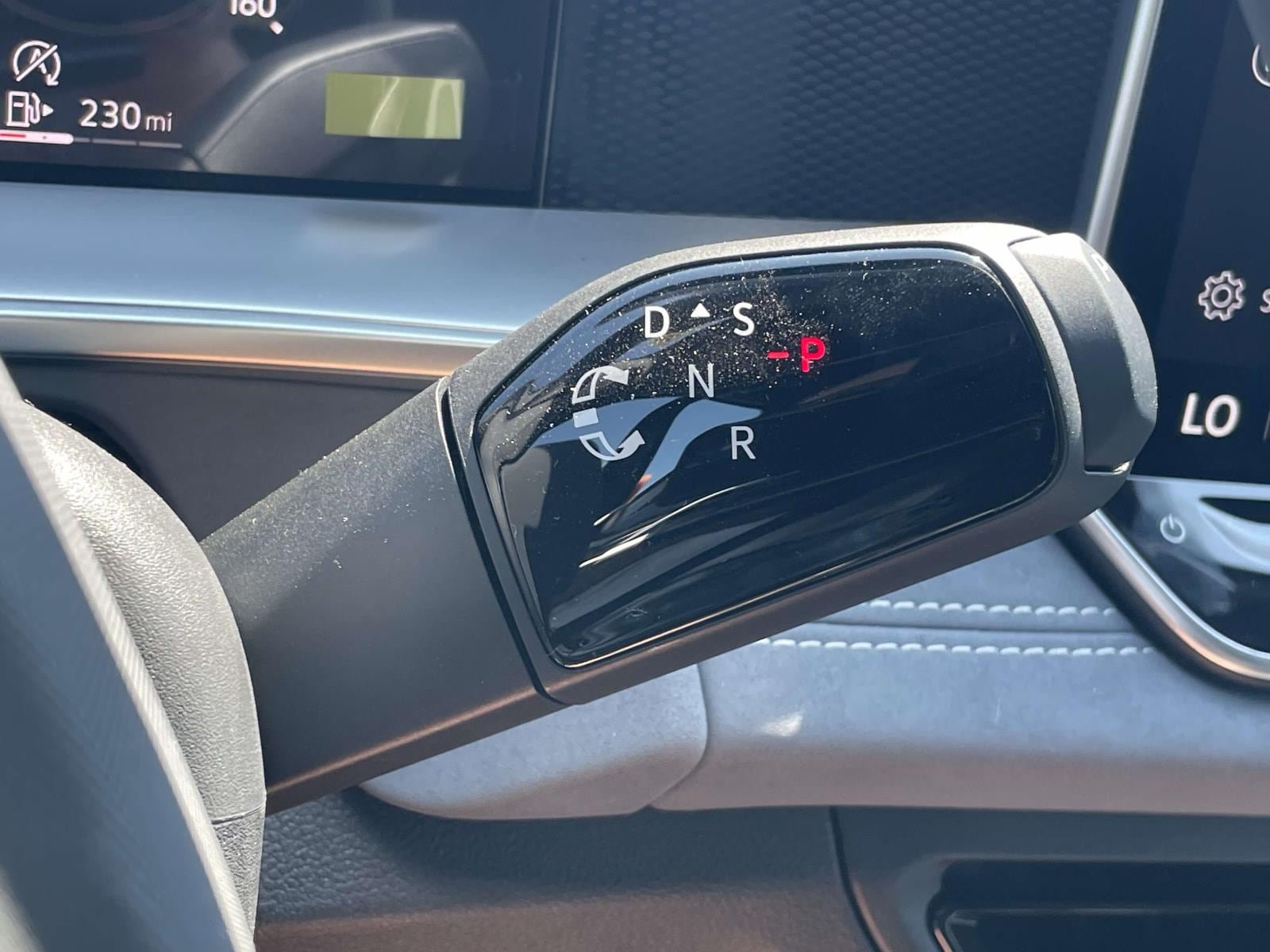 New 2026 Volkswagen Tiguan SE R-Line FWD image 24