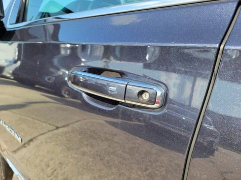 Used 2023 GMC Yukon XL SLT RWD image 9