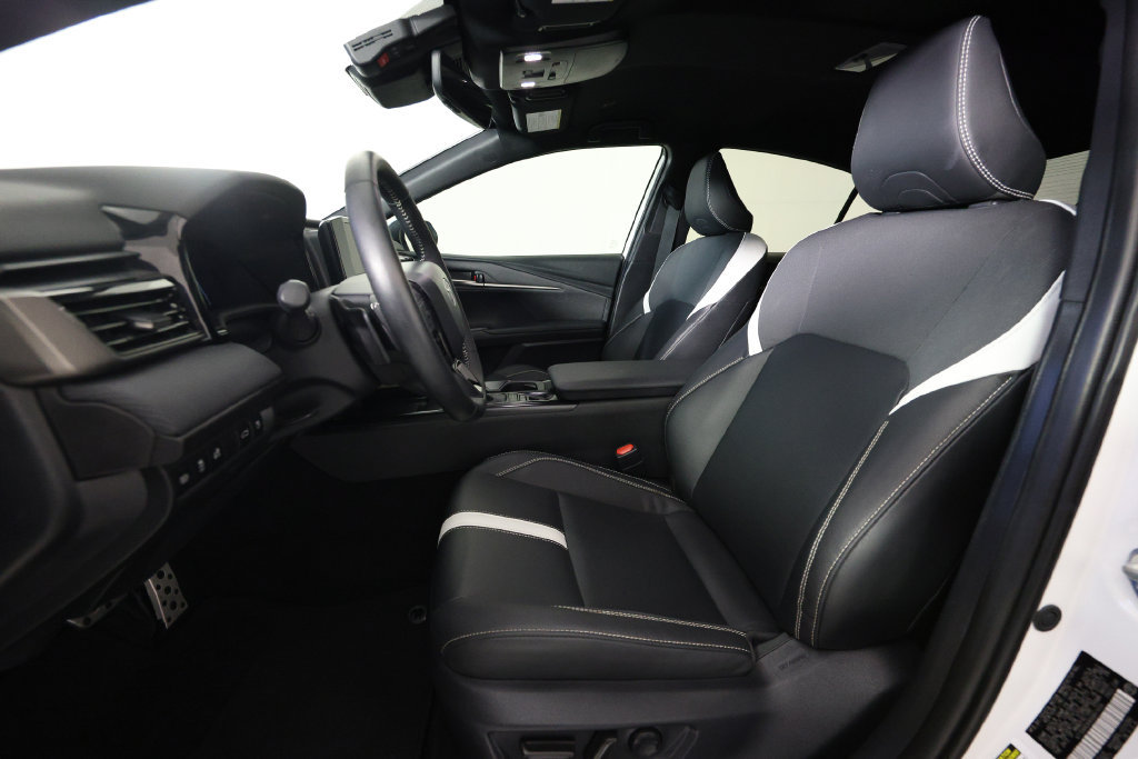 Used 2025 Toyota Camry SE w/ Convenience Package FWD image 14