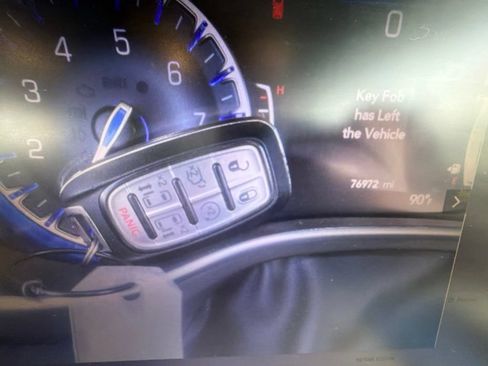 Certified 2023 Chrysler Pacifica Touring-L FWD image 9