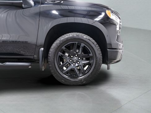 Used 2024 Chevrolet Silverado 1500 RST AWD/4WD image 7