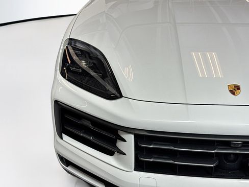 Certified 2025 Porsche Cayenne image 27