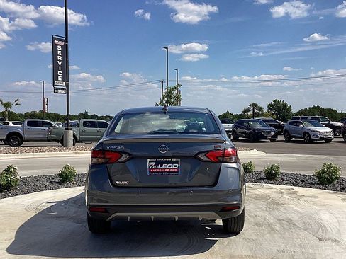 Used 2024 Nissan Versa SR image 6