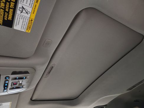 Used 2021 Toyota Highlander XLE FWD image 45