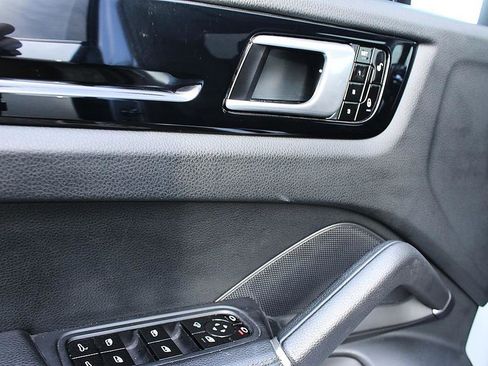 Used 2019 Porsche Cayenne image 11