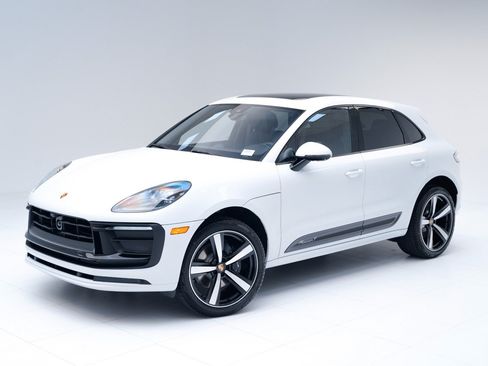Certified 2026 Porsche Macan Turbo AWD/4WD image 1