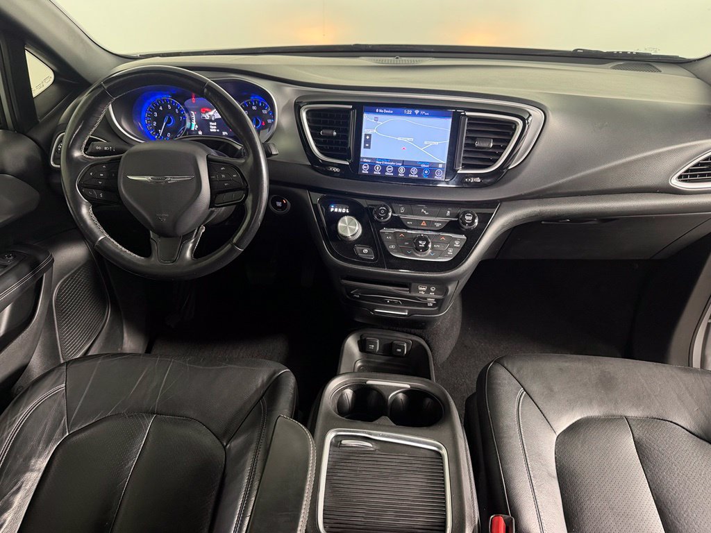 Used 2018 Chrysler Pacifica Touring-L Plus w/ S Appearance Package FWD image 11