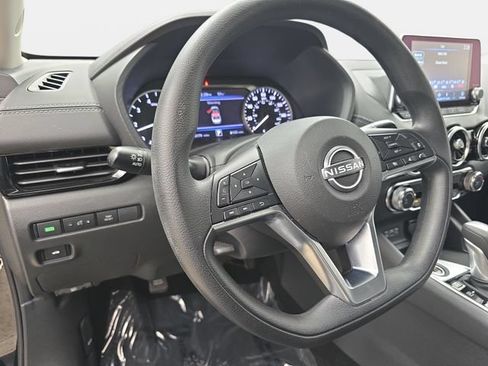 Used 2025 Nissan Sentra SV FWD image 15
