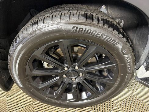 Used 2024 Toyota Highlander XLE image 18