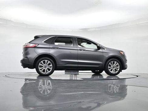 Used 2022 Ford Edge Titanium AWD/4WD image 30