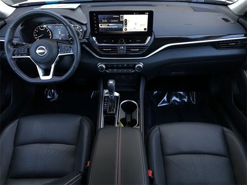 Used 2023 Nissan Altima 2.5 SR w/ SR Premium Package image 13