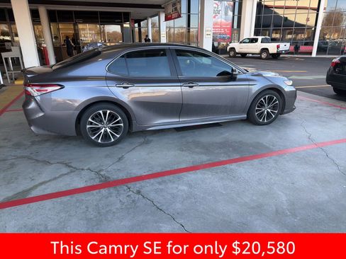 Used 2020 Toyota Camry SE image 11