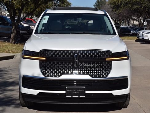 New 2025 Lincoln Navigator L Reserve image 2