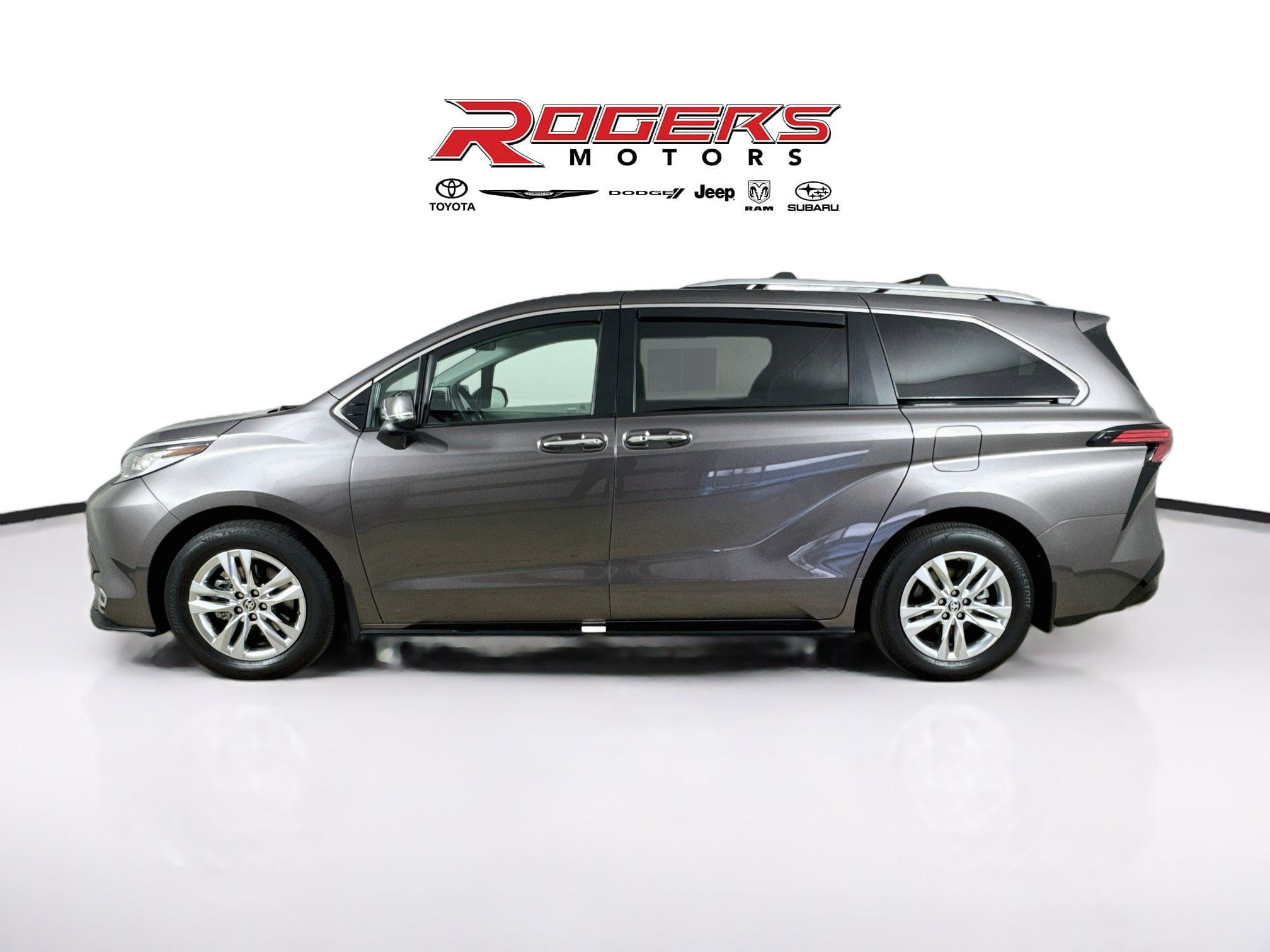 Certified 2023 Toyota Sienna Limited AWD/4WD image 9