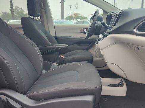 Used 2023 Chrysler Voyager LX image 24