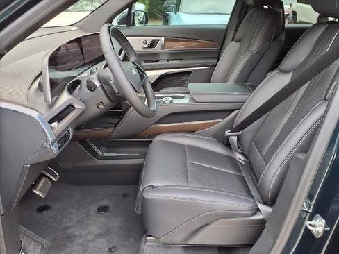 New 2026 Cadillac Vistiq Luxury image 13