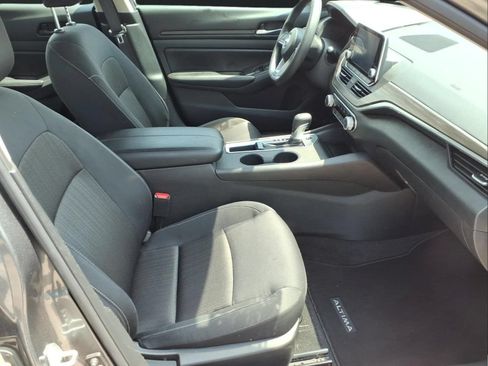 Used 2025 Nissan Altima 2.5 SV FWD image 18
