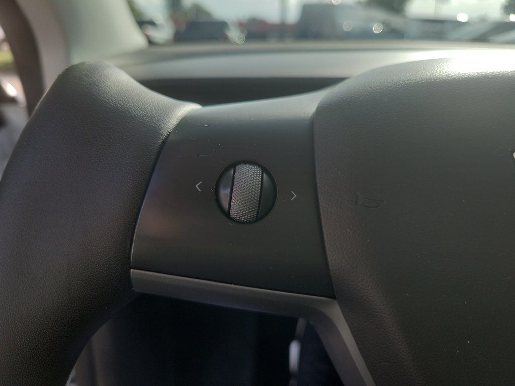 Used 2022 Tesla Model Y Performance AWD/4WD image 35