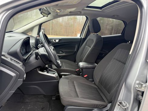 Used 2019 Ford EcoSport SE image 2