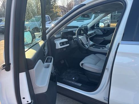 New 2026 Lincoln Aviator Reserve AWD/4WD image 13