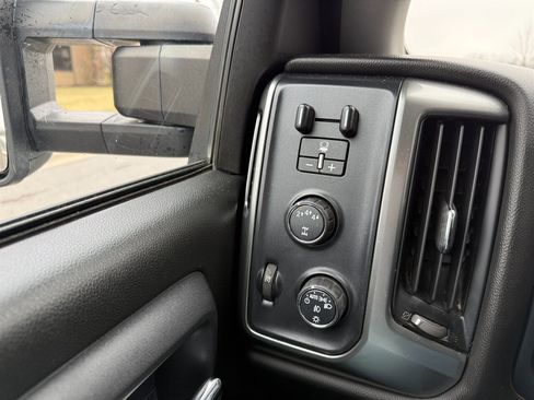 Used 2018 Chevrolet Silverado 2500 LT w/ LT Convenience Package image 19