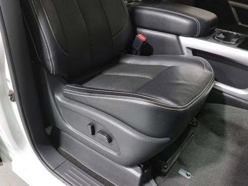 Used 2017 Nissan Titan PRO-4X w/ Pro-4x Convenience Package image 59