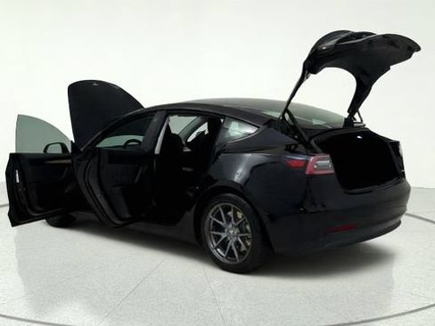 Used 2022 Tesla Model 3 RWD image 13