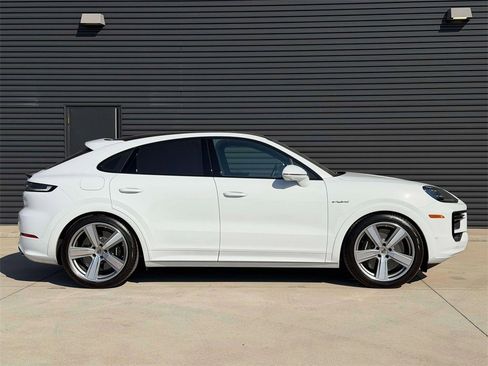 New 2026 Porsche Cayenne Turbo image 8