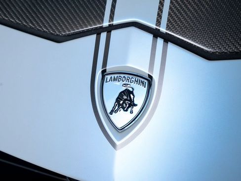 Used 2022 Lamborghini Urus image 17