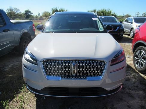 Used 2022 Lincoln Corsair FWD w/ Premium Package image 2