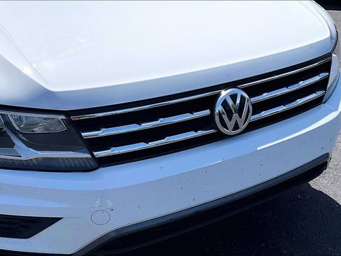 Used 2021 Volkswagen Tiguan SE AWD/4WD image 28