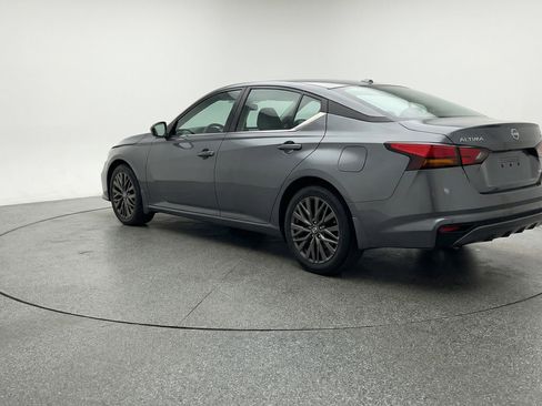 Used 2025 Nissan Altima 2.5 SV image 6