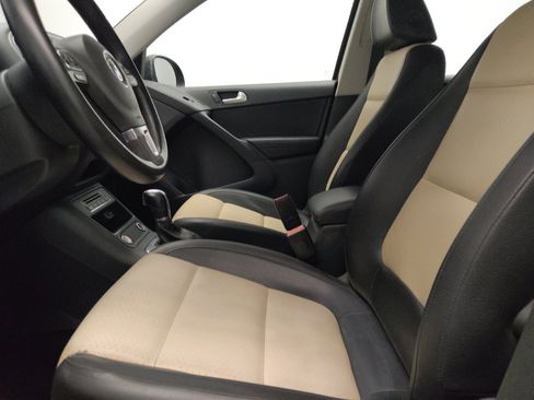 Used 2017 Volkswagen Tiguan S FWD image 17