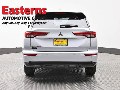 Used 2024 Mitsubishi Outlander ES AWD/4WD image 6