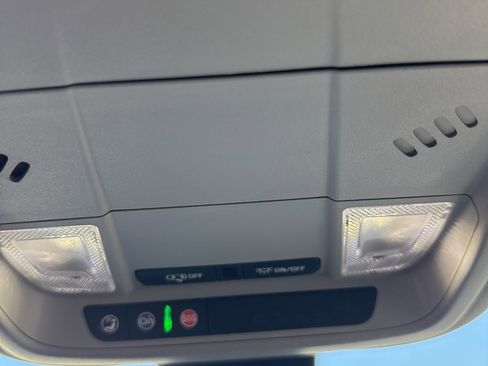 Used 2024 GMC Terrain SLE image 12