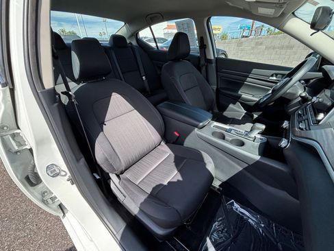 Used 2025 Nissan Altima 2.5 SV FWD image 36